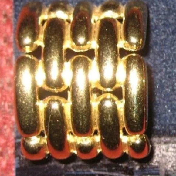 ❤️New BIJOUX GIVENCHY PARIS Gold Clip Earrings 3/4" x 1 1/4" - Picture 2 of 4